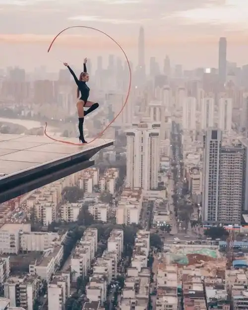 危险女孩的照片让人心惊畸形网红的背后,拿生命在赚流量