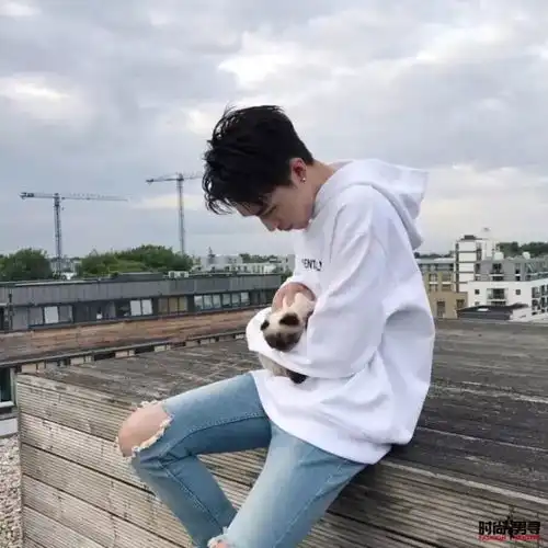 今儿想跟姐妹们聊点儿粉嫩嫩的话题如何把男票拍好看