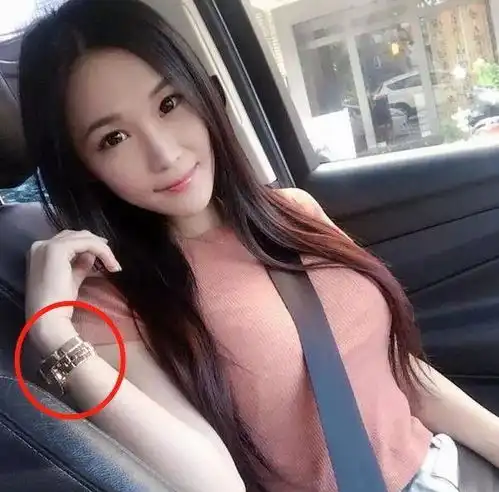 幽默笑话妹子,后边的东西暴露了你的爱好啊