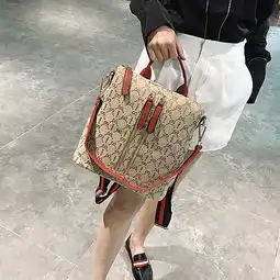 我的天老土的包包扔了吧,这6款时尚女包,让你背出气质美