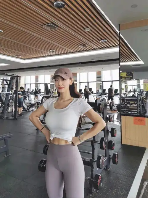 广东93年女孩,健身2个月减20斤,身材好到爆她是如何做到的