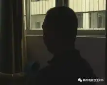 钱最亲丈夫不肯吐出母亲房屋补偿款,妻子拿刀威胁法官