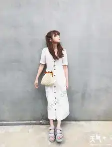 秋天穿什么颜色好看黑白两色穿搭方法