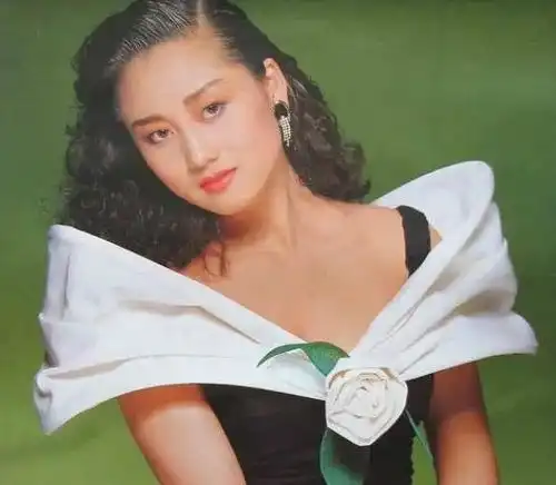 被传为赌王生女,找老实人李连杰接盘的利智,骗了我们30年