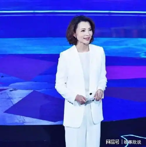 奔四奔五女人别再穿打底裤配大衣,学董卿这样穿,知性优雅又高级