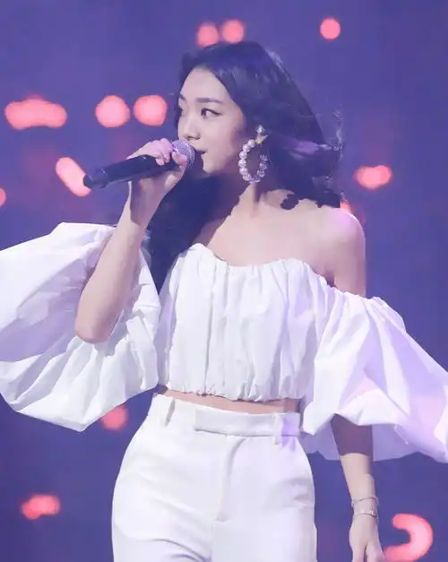 火箭少女101成员统一走甜美风,连她都变了