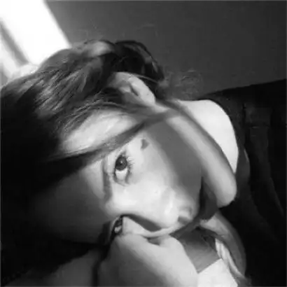 女生黑白头像伤感高清,愿你始终不疑真心