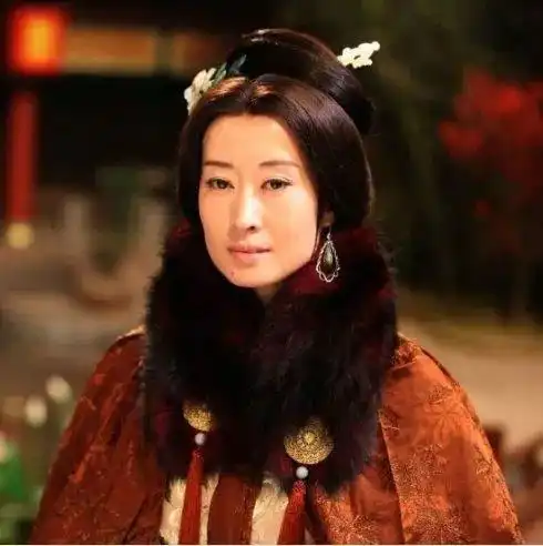 周迅杨蓉扮少女被嘲上天,42岁女神演沈月妈妈,中年女星还有出路吗