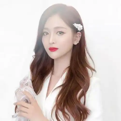 别剪新发型了,快试试这些女明星都在戴的仙女发卡