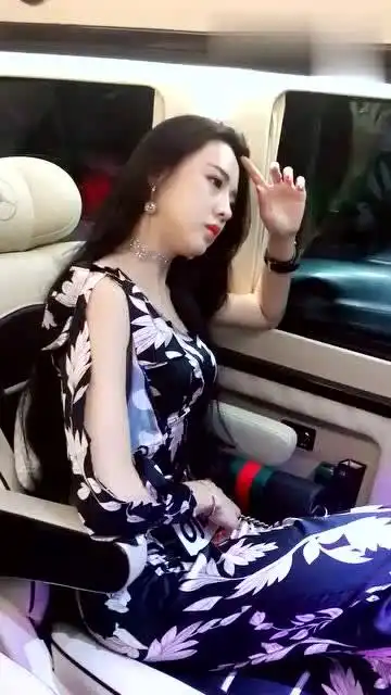 豪车中的高冷女神,她会是哪位大哥的女人呢