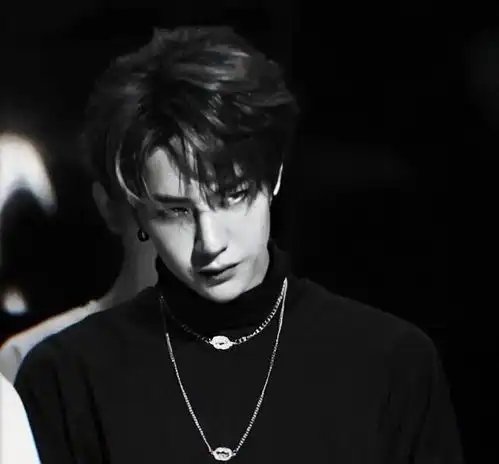 王一博粉丝膨胀目中无人,三无新剧被捧上天,top癌发作