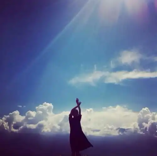 31岁男子送妻子上班后跳桥自杀,成年人如何控制好情绪