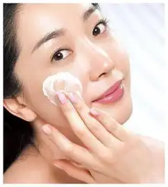 女人皮肤差色斑多,建议坚持用这3样,让肌肤紧致白嫩,关键不贵