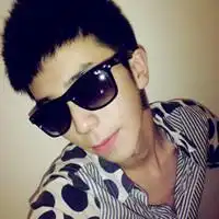 情侣头像戴墨镜男