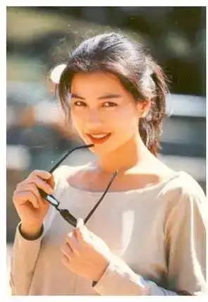 留中分是为了挡脸,敢梳马尾的才算美女