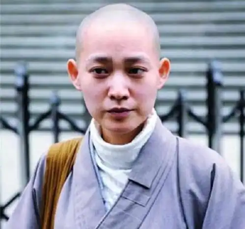 06年,离异女子因30万和一套房被母亲绑精神病院,逃出后绝望出家
