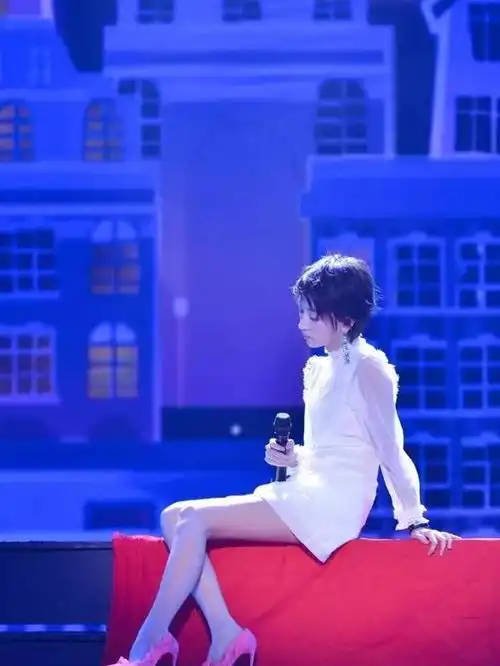 周冬雨娜扎唐艺昕,娱乐圈现在流行仙气美女了