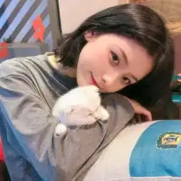 头像女生宠物女孩子