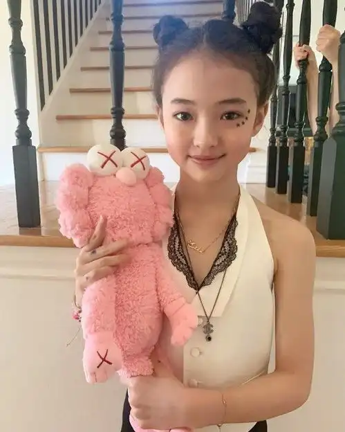 昔日童模都长大了,最美女孩变企业家,迷你乔妹秀少女穿搭风