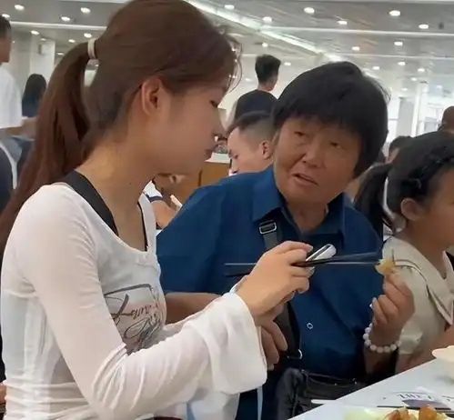 学生头像女生食堂