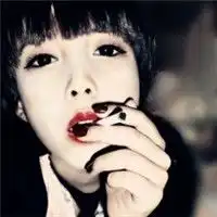 头像伤感女生哭泣图片哭