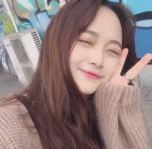 女生头像愿孤独的人都会唱歌