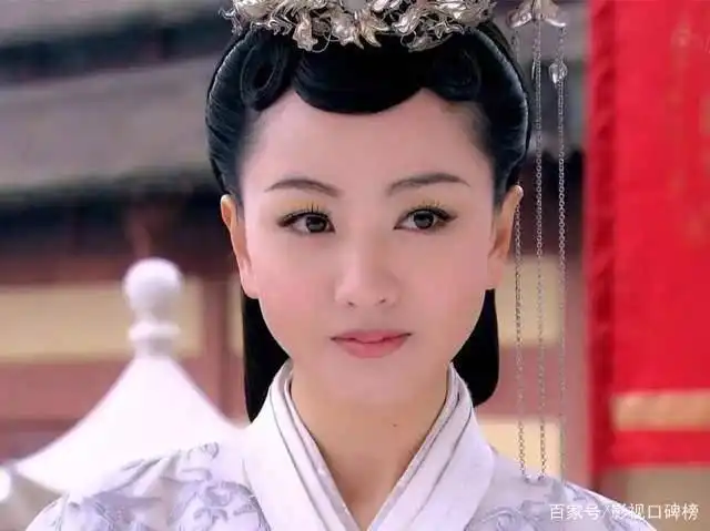 40岁的叶璇演学生,36岁的唐嫣演少女,哪些女星爱挑战少女