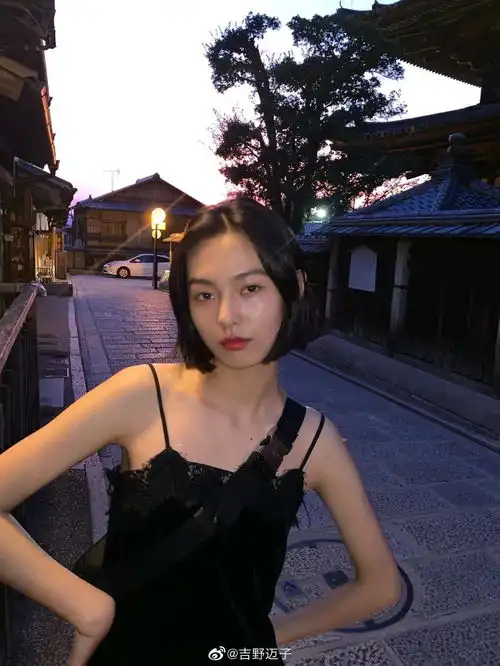 00后的黑马超模,短发女孩的性感与可爱赵佳丽