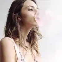 吃泡泡糖的女生头像微信头像图片大全