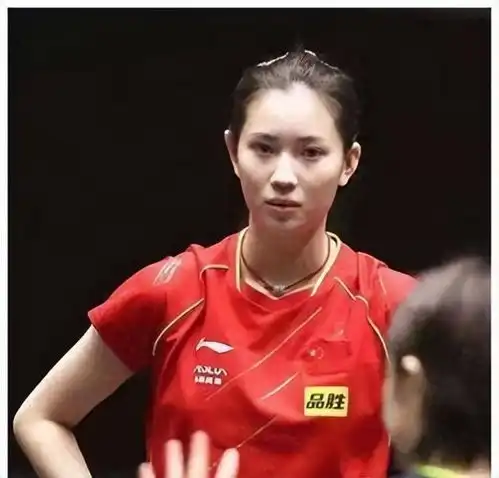 刚到巴黎就被盯上了22岁国乒第一美女王添艺,让17岁勒布伦着迷