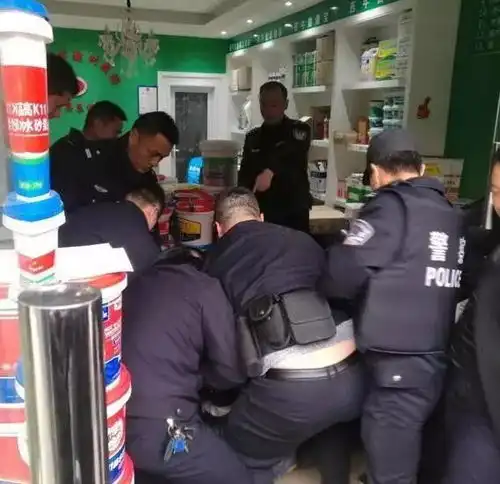 九江男子挟持人质,为了2学生1女子的安全,紧急救人