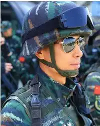 法国美女第一次来中国,看到高铁站的兵哥哥,直呼我要嫁