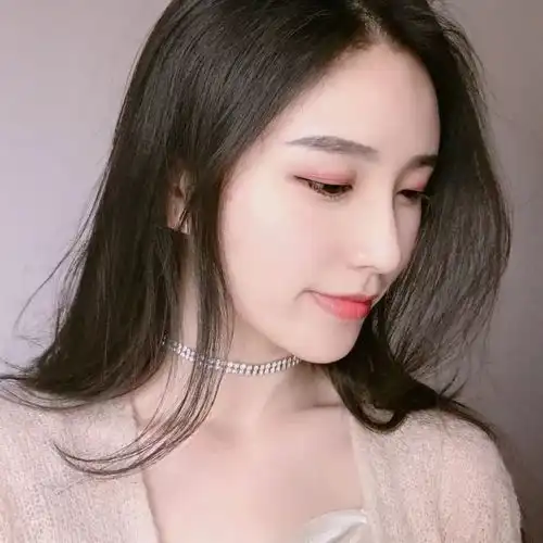 女生头像像风温柔侵袭