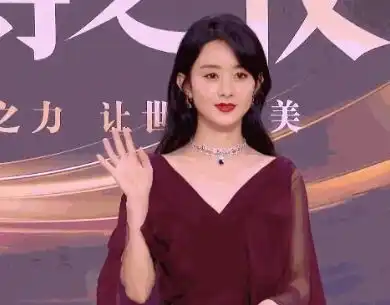 袁冰妍模仿赵丽颖上瘾新剧造型再次撞衫后者,类似行为不止一次