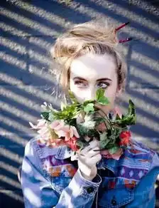 女人一定要有的五样东西扬在脸上的自信长在心底的善良融进血里的骨气两侧外泄的霸气刻进命里的坚强