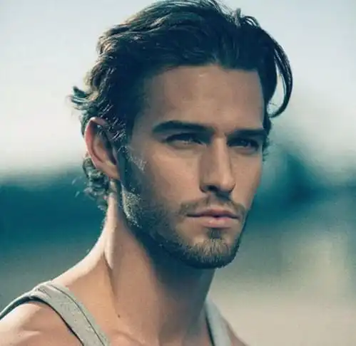 头一天刚刮了胡子,第二天就长出来了,胡子长得快说明什么问题