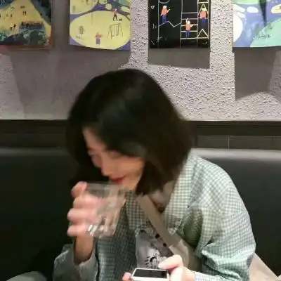 丧气女图头像短板