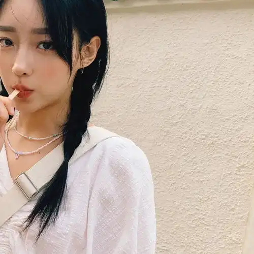 霉中插美女,抛砖引玉几个ins小美女,等你们评论安利