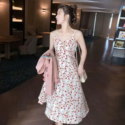 舒适自然的时尚夏季新款连衣裙,遮肉显瘦演绎优雅女人味