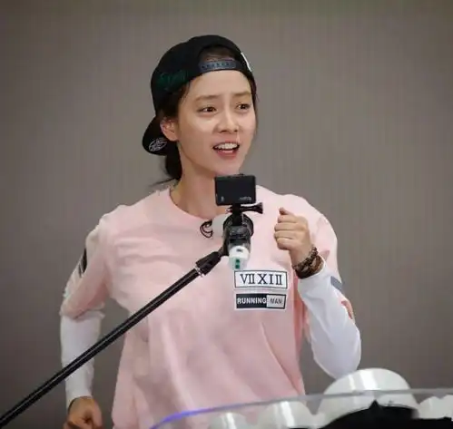 40岁力压众小花入选最美面孔,素颜女神的冻龄哲学我服