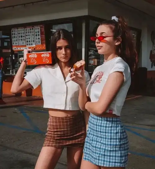 孙俪的贴墙蹲我做不到,但无压力