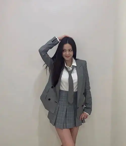 最美的初秋穿搭短裙西装外套