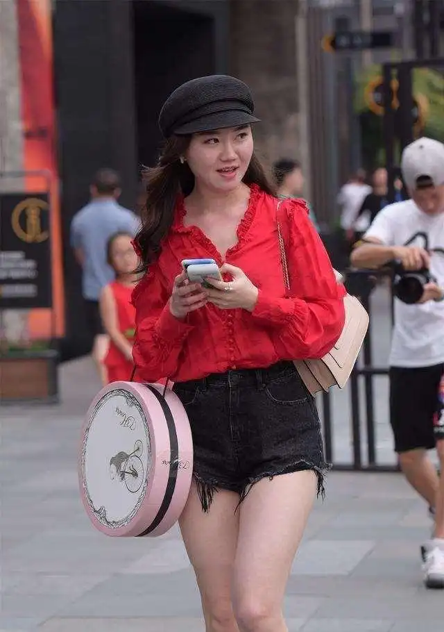 打底裤的打扮精致又大气,展现潮流元素,穿出淑女魅力