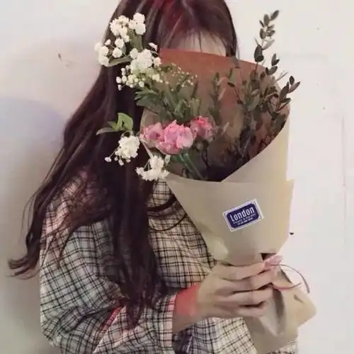 女生头像带花真人天秤座