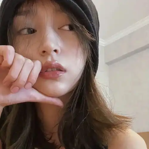 wechat头像女漫头邹悦