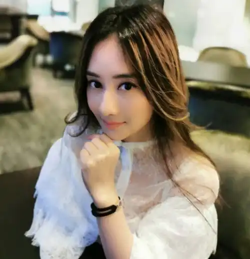 陈德容晒与周星驰经典画面,曾拒绝他追求,离婚后上综艺准备复出