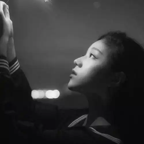 女生头像干净真人高冷句