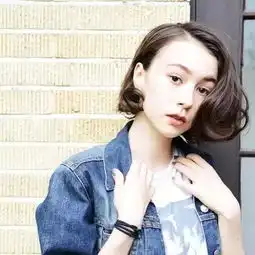与水原希子同台走秀的00后混血少女