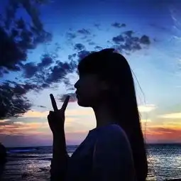 头像总想在下一秒拥抱你