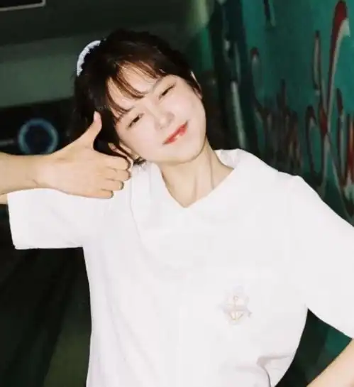 美女做头像的图片时差